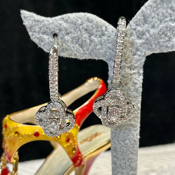 Dangle drop rhinestone earring -clover look NWOT - Picture 3 of 12